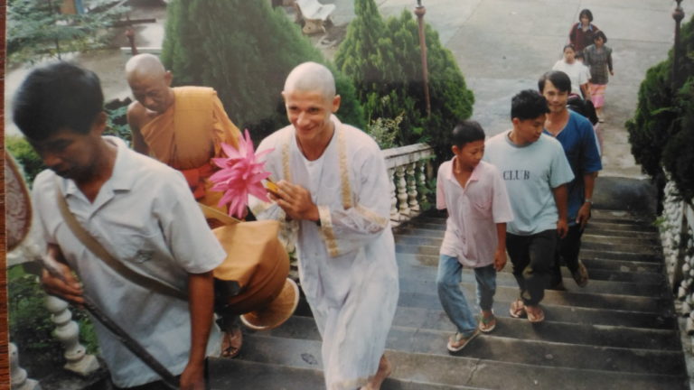 21 they introduce me as a monk in Tathon temple, learning Thai langage in september 1994.
