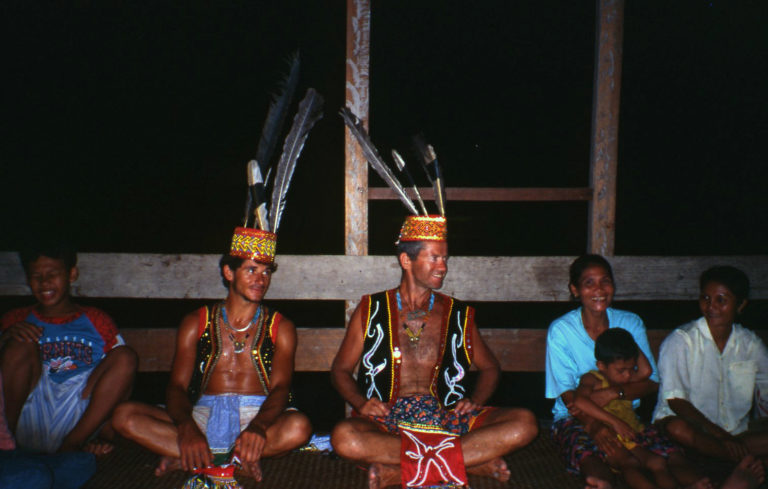 27 Discover the Dayak pepole in west Borneo with Roland.